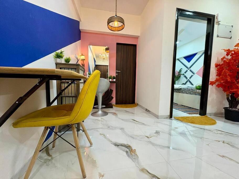Cozy 1bhk With View In Bandra West Apartament